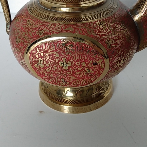 Brass Vintage ornate ewer pitchers w/ lid set of 2 - Picture 7 of 16